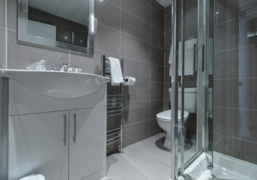 Kensington Gardens Hotel Bathroom
